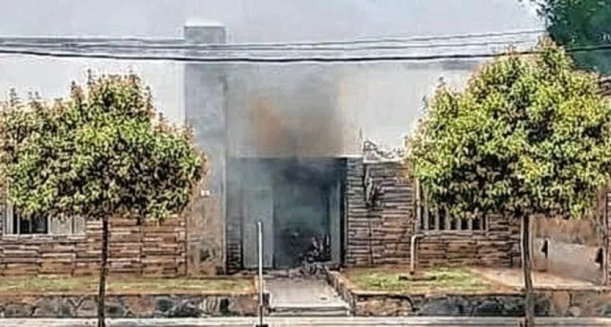 Se incendi&oacute; un local de pirotecnia a metros de una estaci&oacute;n de servicio en Las Toscas
