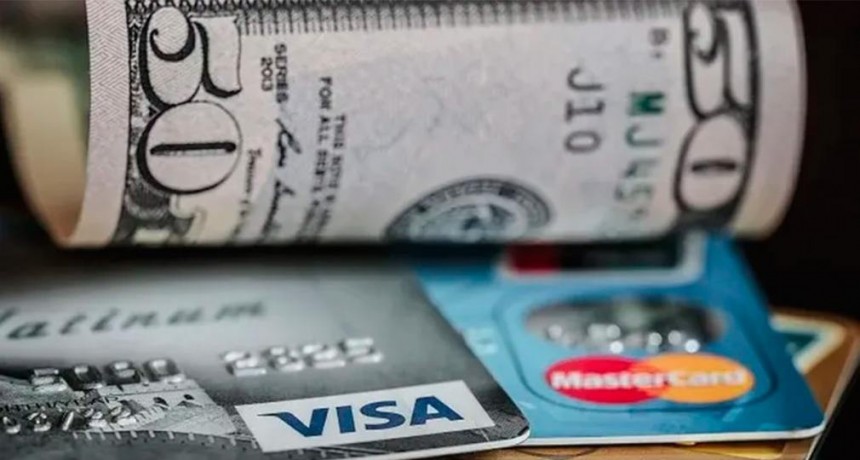 Dólar tarjeta: los gastos de los argentinos cayeron 22% en noviembre