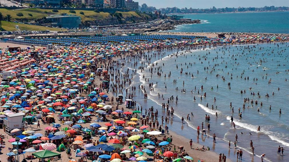 Verano 2025: Mar del Plata y Carlos Paz son los destinos más elegidos por los santiagueños