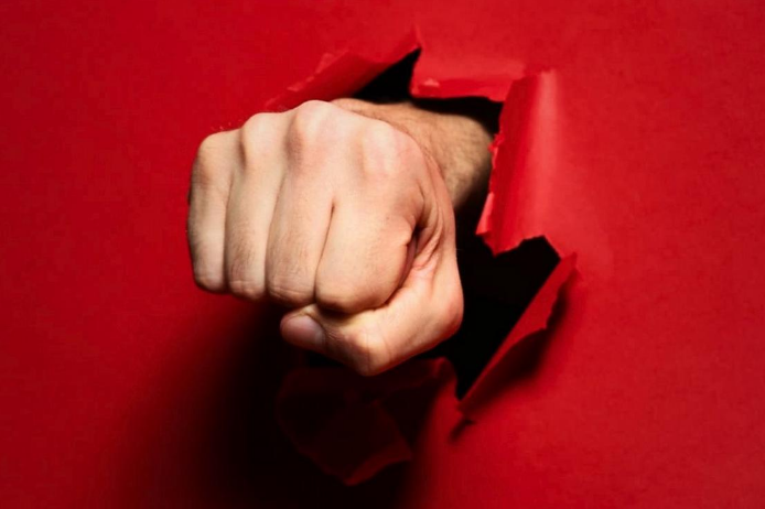 La violencia empieza por la boca