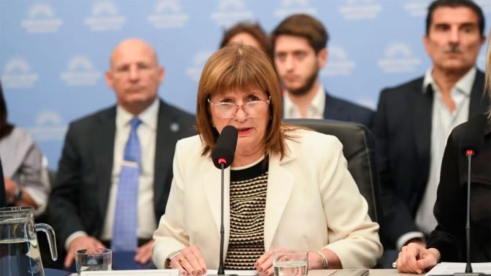 Patricia Bullrich: “Los delegados van a tener un límite de diez horas mensuales pagas; el resto, a laburar”