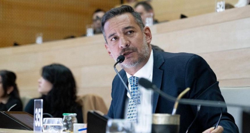 Llaryora trata de recuperar terreno y crea un ministerio para un candidato