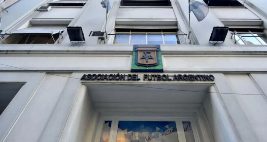 Allanamientos en la AFA: el contrato con la empresa ligada a Faroni fijaba comisiones del 40%