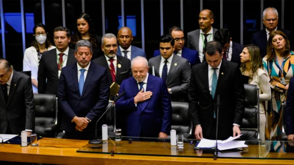 Juró Lula: “Prometo defender la Constitución y sustentar la unión de Brasil”