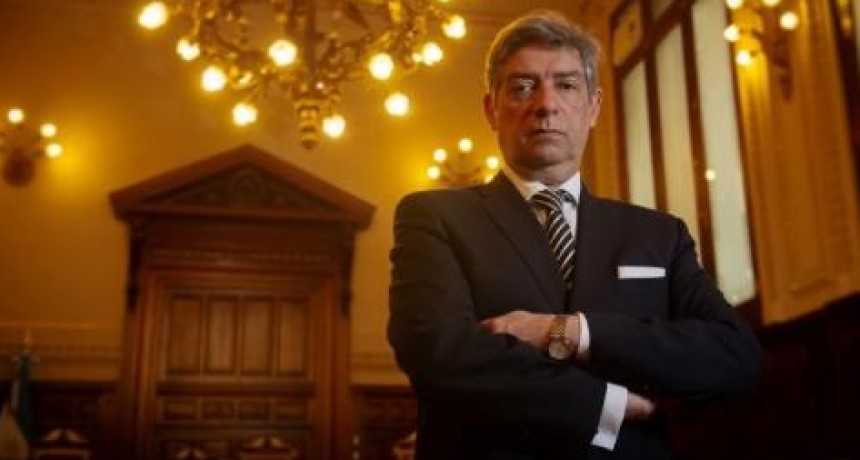 Tras el fallo del 2x1 pidi&oacute; que Rosatti sea separado de una especializaci&oacute;n de DDHH en la UNL: ahora afronta un juicio acad&eacute;mico 