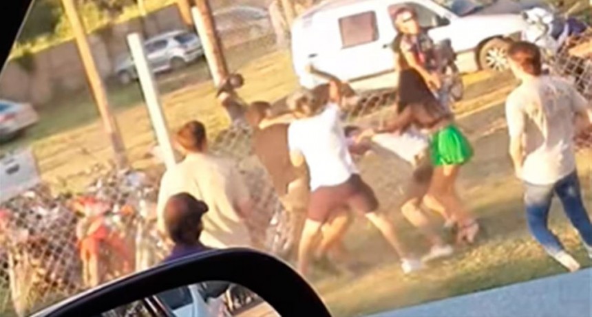 Viralizan videos de una pelea entre j&oacute;venes a la salida de un boliche santiague&ntilde;o