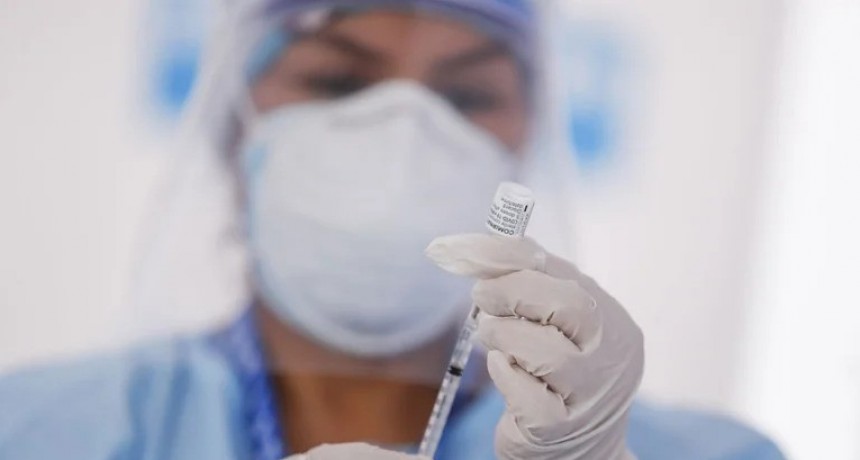 El Gobierno anunci&oacute; que llegar&aacute;n las vacunas bivalentes contra el COVID-19: c&oacute;mo ser&aacute; la distribuci&oacute;n en todo el pa&iacute;s