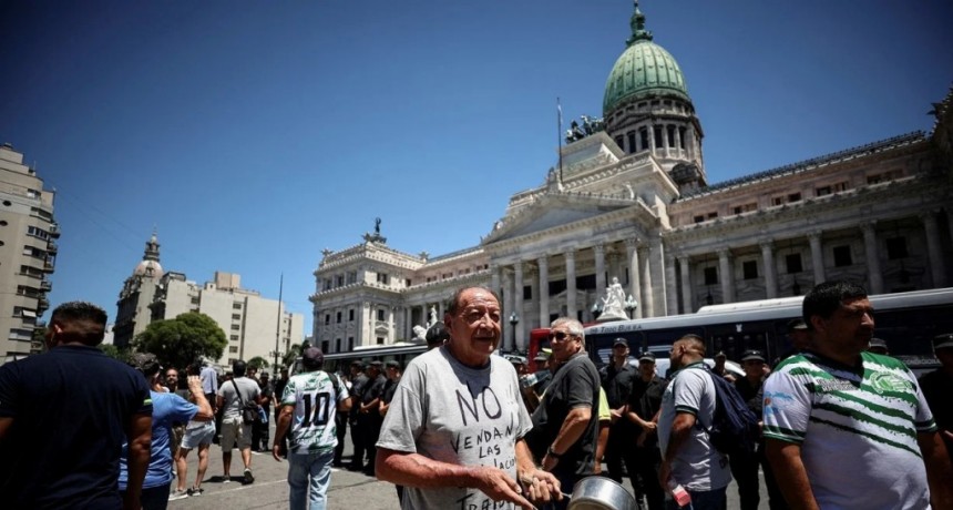 La Justicia invalidó seis artículos del capítulo laboral del mega DNU de Milei