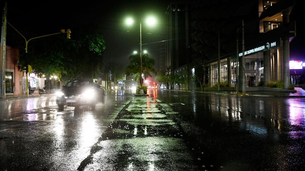 La lluvia llegó en varios sectores de la Madre de Ciudades tras varios días de extremo calor