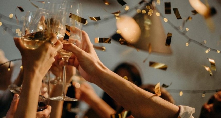 Un brindis por el deseo y la esperanza por resolver nuestros problemas