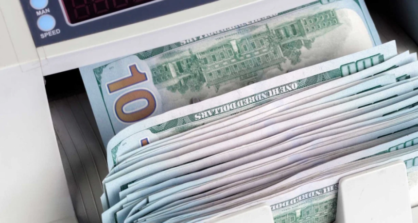 Subió el dólar blue en el cierre de la semana: a cuánto escaló este viernes