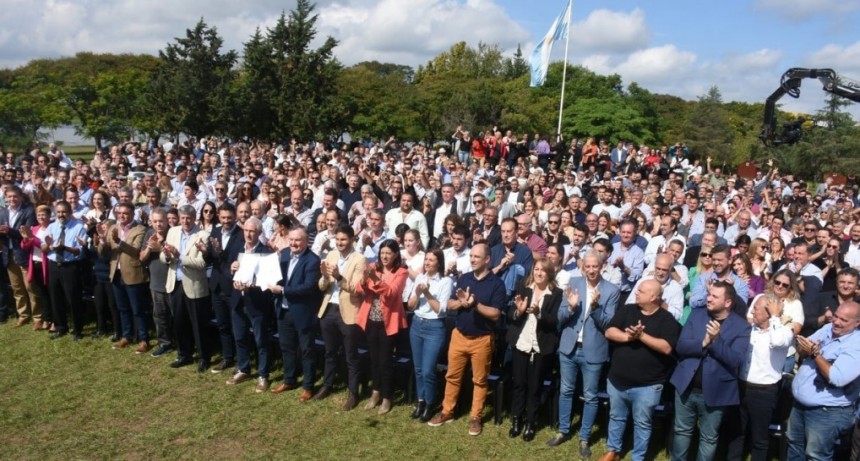 Unidos apunta a la elección de convencionales pero no descuida los comicios municipales y comunales