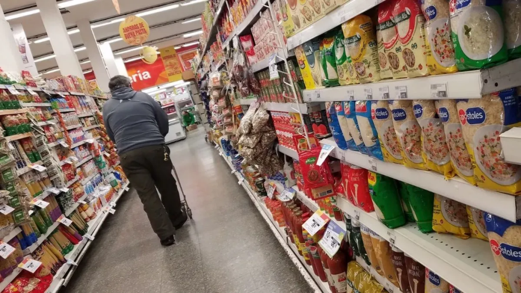 Según el INDEC, el consumo sigue sin repuntar: cómo le fue a los mayoristas, supermercados y shoppings