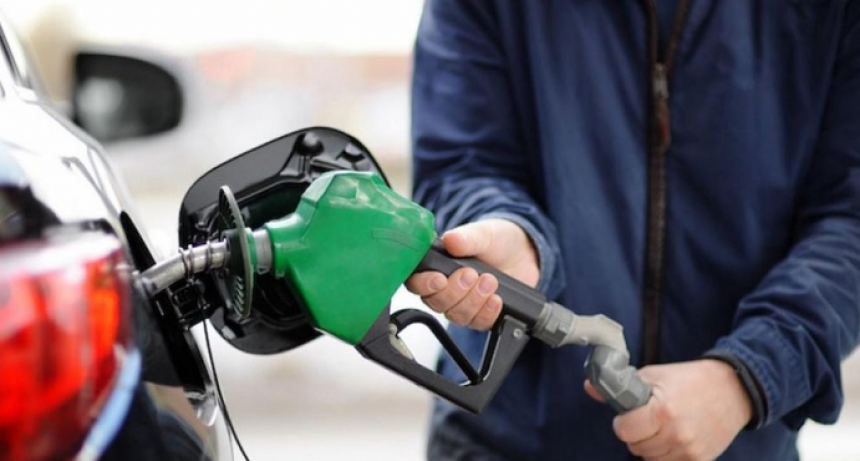 Combustibles: cómo obtener un 30% de descuento y hasta $25.000 de reintegro