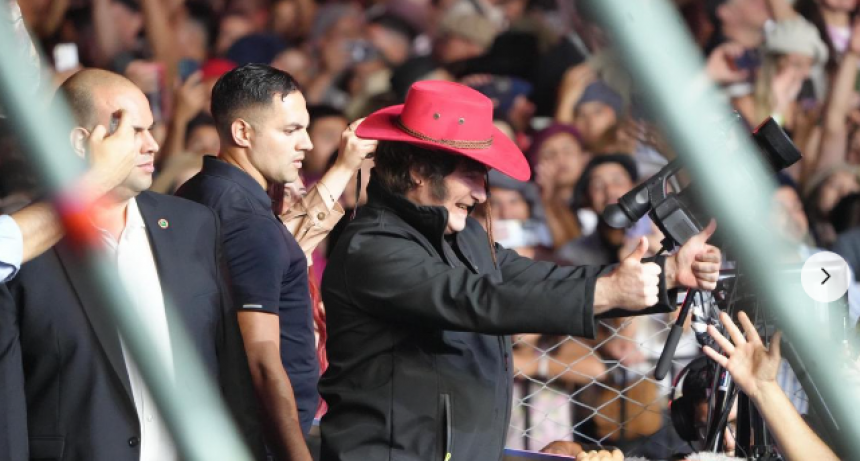 Milei, en Jesús María: cantó con el Chaqueño Palavecino y agradeció a Córdoba