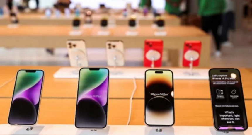 Sin aranceles, pero más caros: por qué los celulares cuestan más en Argentina
