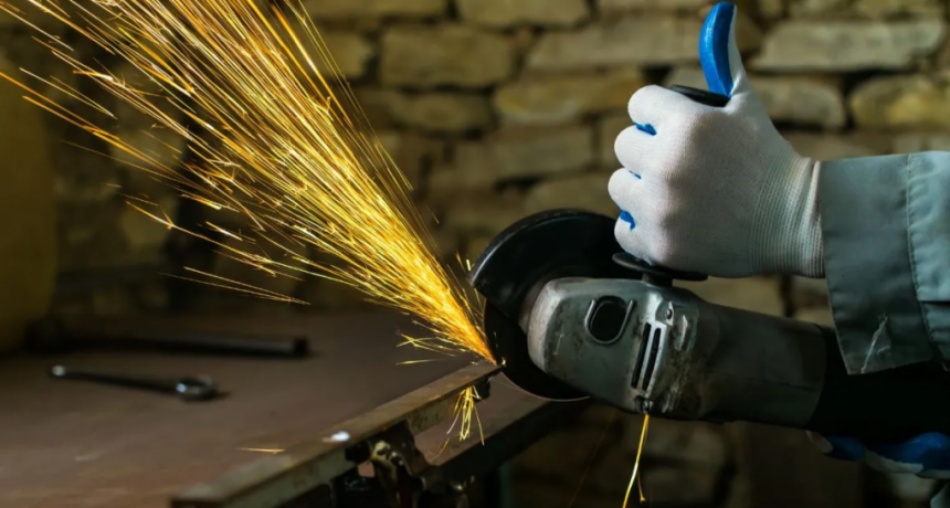 La oleada de importaciones pega en Santa Fe: suspensiones y crisis econ&oacute;mica