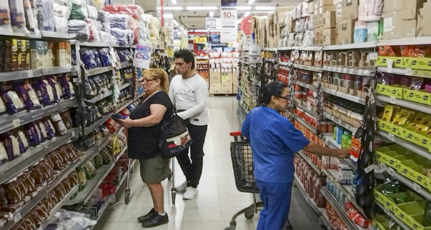 Las familias necesitaron casi $900.000 para llenar el changuito en diciembre