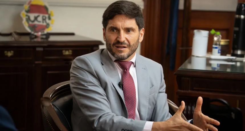 Maximiliano Pullaro marcó diferencias con el gobierno nacional por impuestos, deuda y reforma laboral