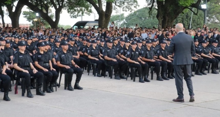 Incorporar&aacute;n m&aacute;s de 2.900 polic&iacute;as en Santa Fe durante 2023