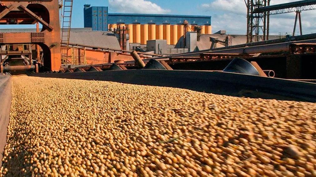 Primero la sequía y ahora la baja del precio internacional de la soja amenazan la economía del país