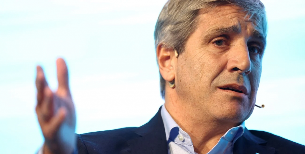 Caputo atribuyó la inflación a un 