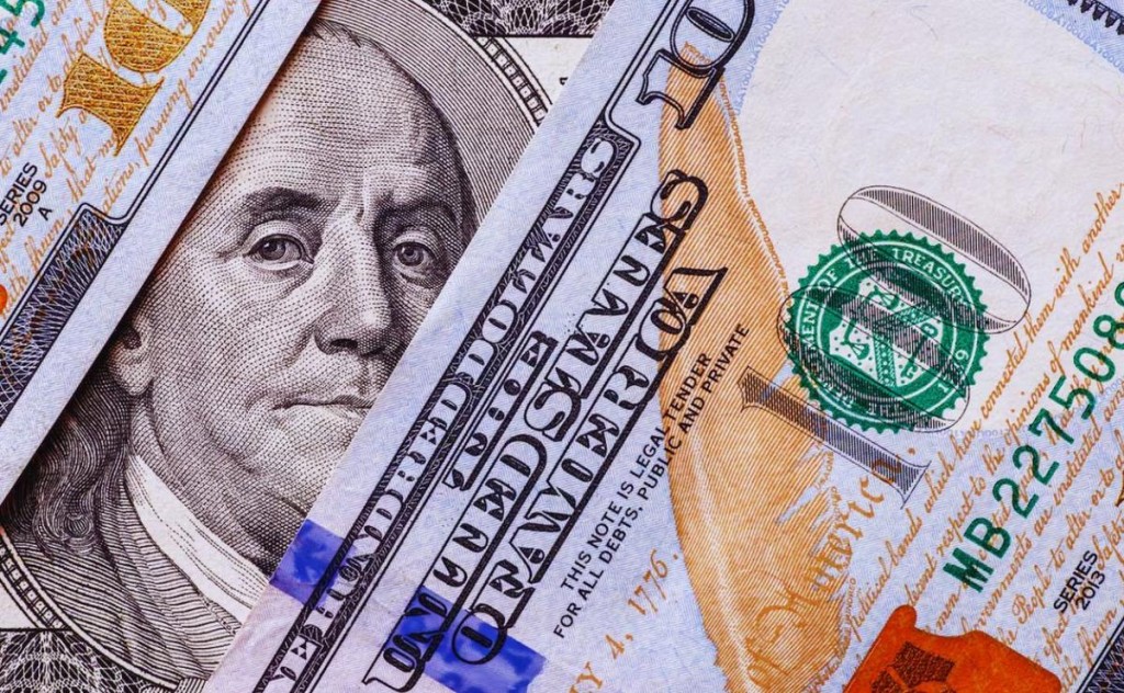 Baja el dólar y se queman las bibliotecas