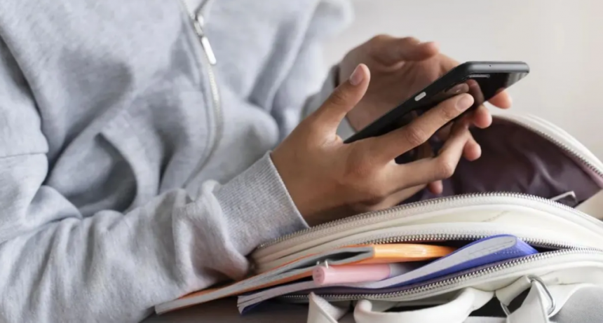 Menos pantallas, más vínculos: el debate por la restricción del celular en la infancia y la adolescencia