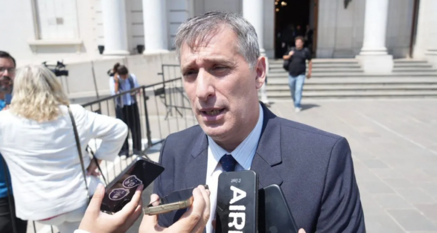 Santa Fe le contest&oacute; a Luis Caputo: la defensa de la provincia por los fondos en d&oacute;lares