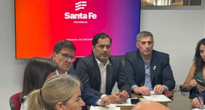 Oferta a docentes: 12,5% semestral con 100 mil de plus por capacitación y un incremento de 30 % a directivos