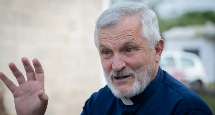 El padre Axel Arguinchona tras el accidente en la Ruta Nacional 19: 