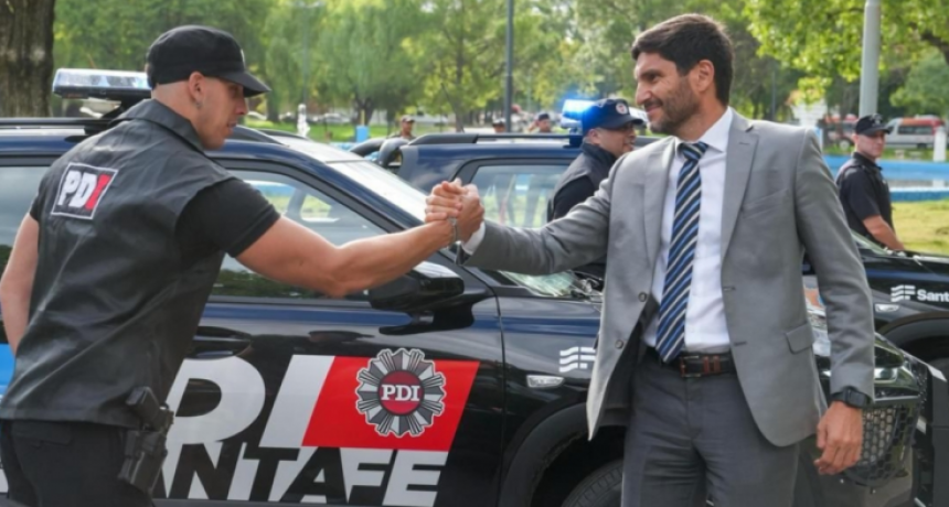 Pullaro entregó 116 camionetas a la Policía y completó la incorporación de 720 patrulleros