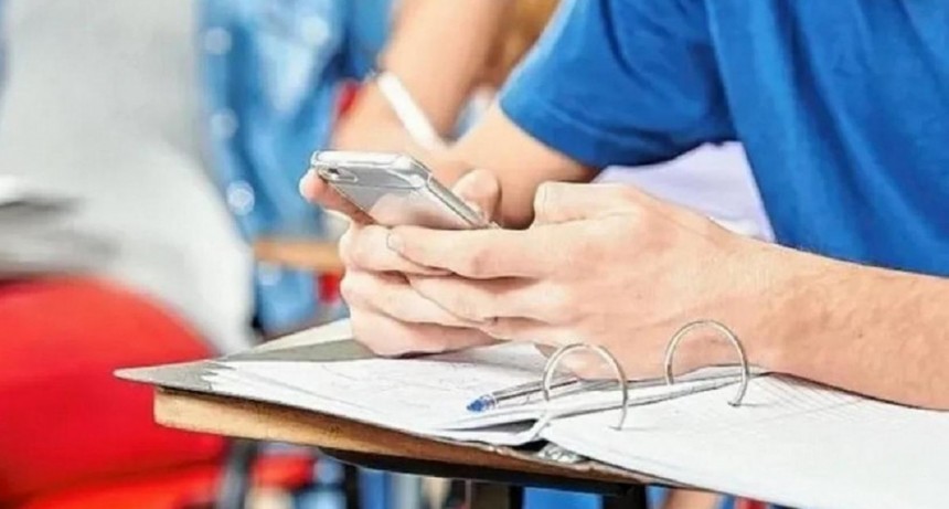 Prohibición de celulares en escuelas: un debate necesario en Córdoba y el mundo