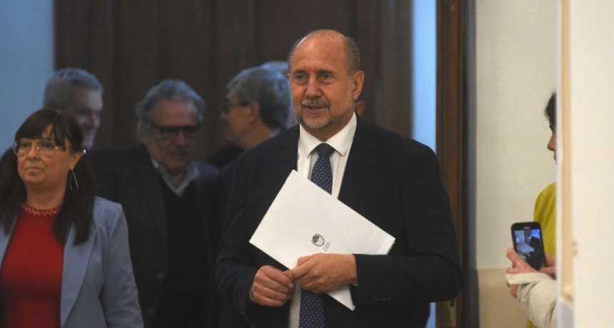 Perotti ya tiene las ternas para los cargos de conducci&oacute;n del MPA y de la Defensa