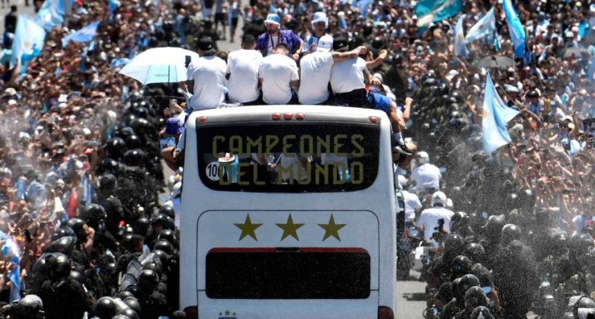 Micro descapotable para sentir el cari&ntilde;o de los hinchas: as&iacute; ser&aacute; el operativo para la Selecci&oacute;n Argentina