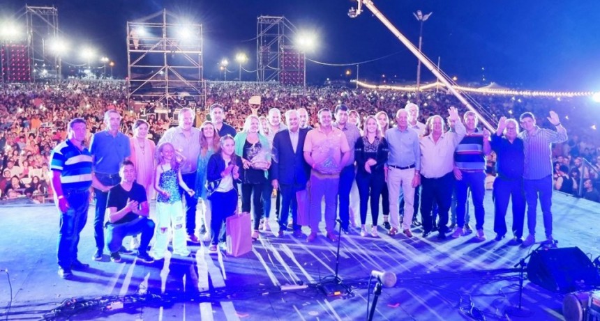 M&aacute;s de 20.000 personas disfrutaron de la primera jornada de la &ldquo;8va. Fiesta de la Confraternidad Departamental&rdquo;