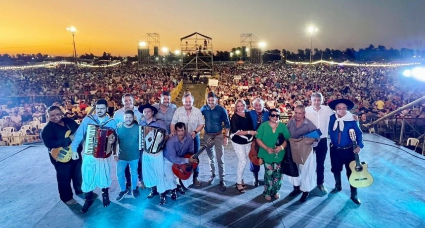 &laquo;Una multitud superior a las 40 mil personas disfrutaron de la 8va. Fiesta de la Confraternidad Departamental&raquo;