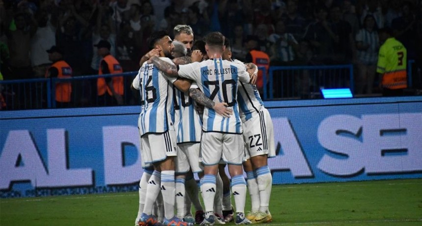 Argentina tuvo su fiesta en Santiago del Estero con otra noche m&aacute;gica de Messi