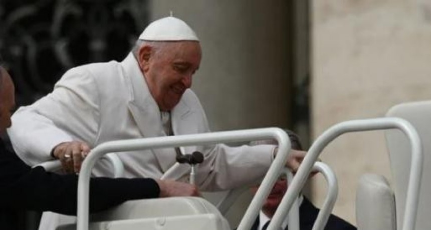 El Papa permanecer&aacute; internado por una infecci&oacute;n pulmonar
