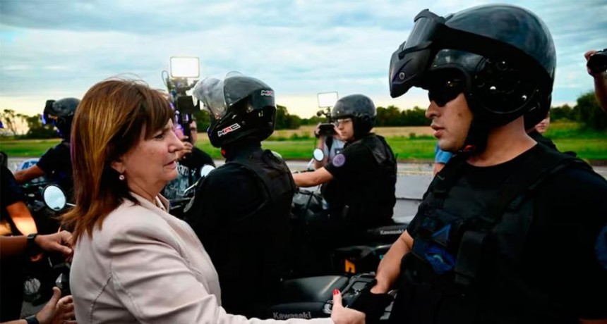 Patricia Bullrich recibió a las fuerzas federales, pidió un cambio legal y habló del rol del Ejército