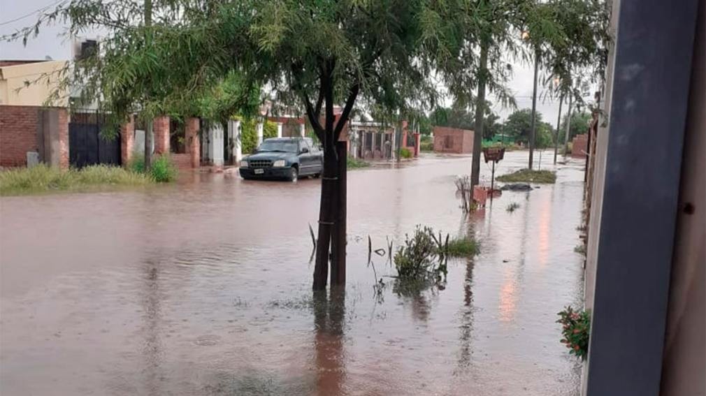 Añatuya, bajo el agua: llovieron más de 150 milímetros y hubo múltiples inconvenientes