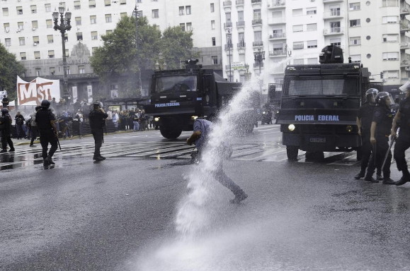 La jueza buena, los violentos malos y la ley pintadedos