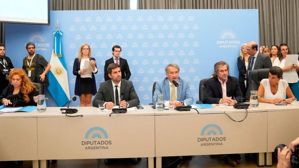 El oficialismo logró demorar el avance opositor para interpelar a funcionarios por el caso $Libra
