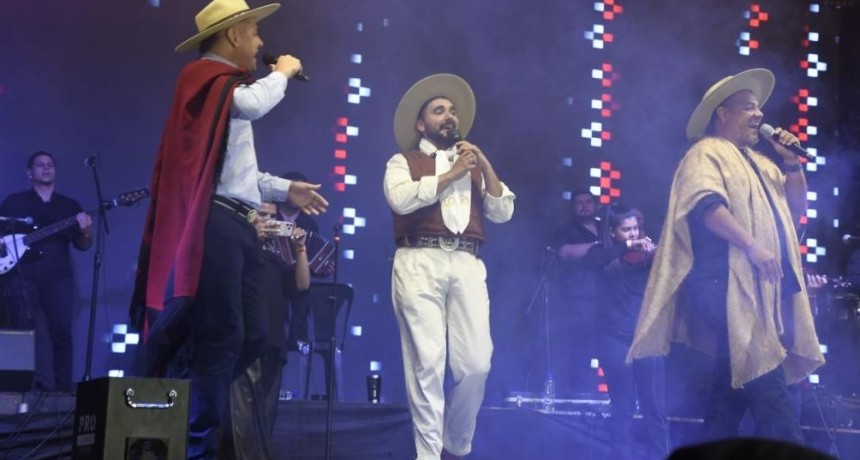 El Festival Nacional del Artesano tuvo un cierre de lujo ante una multitud