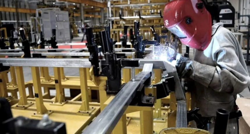 Punto por punto: qu&eacute; dice la reforma laboral promulgada por Javier Milei que rige desde este viernes