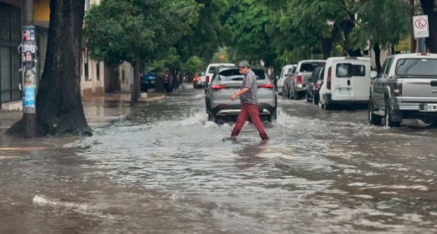 Fotos y video: el temporal dej&oacute; postales de preocupaci&oacute;n en la Capital santiague&ntilde;a