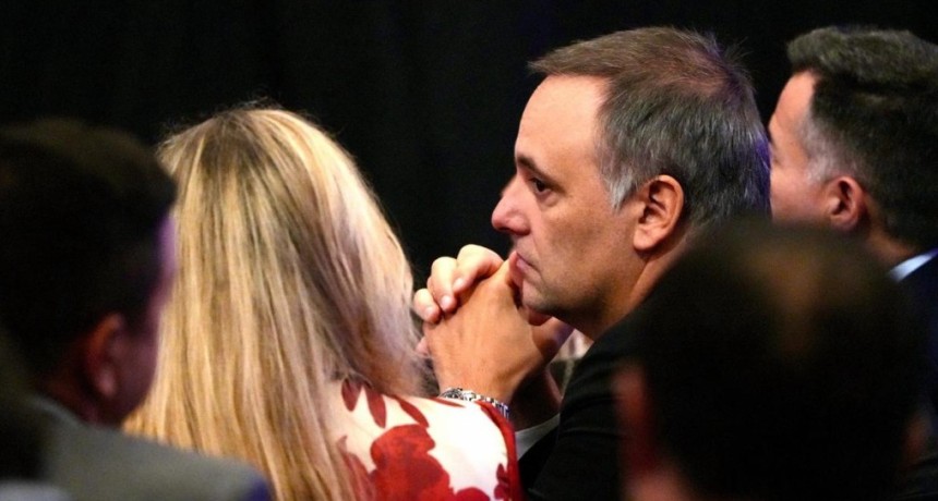 Vuelos privados de Adorni: los recibos revelan qui&eacute;n pag&oacute; el viaje a Uruguay