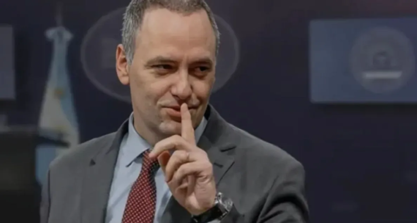 Denuncian a Manuel Adorni por presuntas irregularidades en contrataciones y la concesi&oacute;n de Tecn&oacute;polis