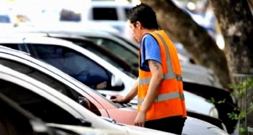 Cuidacoches en Santa Fe: nueva ley los considera contravenci&oacute;n