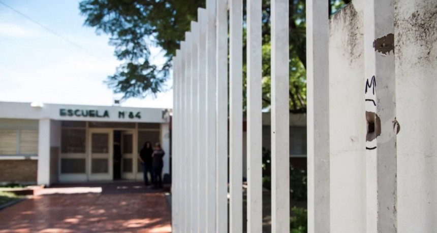 Ultim&aacute;tum: docentes amenazan con un cese de actividades "si se toca una escuela m&aacute;s"
